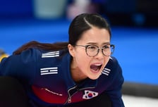 "안경 선배, 그동안 고마웠어.. 사랑해" 日 라이벌도 팬들도, 팀 킴 해체에 깊은 아쉬움