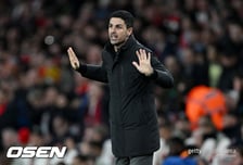 "왜 당신이 외부 소음 만드나?".. 맨유 전설, '반 아스날' 편향 해설로 가스라이팅 지적