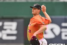 ‘미쳤다, 156km’ 한화 떠나며 韓 비하 발언 투수, 261홈런 도미니카 공포 타선 무실점으로 제압하다