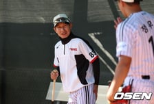 “LG 투수들만 실점 했더라” 대표팀 7명 LG 염갈량의 쓴웃음, “타자들은 잘하던데, 타자들만 데려가지” [오!쎈 오키나와]