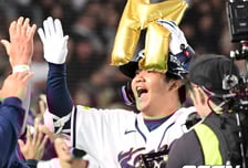 '4홈런' 불방망이 미쳤다! 문보경 만루포→위트컴 연타석포→존스 쐐기포 폭발...'정우주 충격 3실점'에도 11-4 대승, 17년 만에 WBC 첫 경기 징크스 탈출 [도쿄 리뷰]