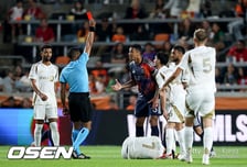 “손흥민이 과장된 연기로 파울을 유도했다고?” 美언론 진짜 미쳤네...손흥민에게 어처구니없는 ‘헐리우드 액션’ 논란