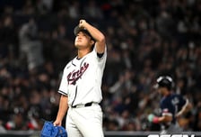 '충격 3점포 허용' 도쿄돔 잠재운 패기 어디갔나...얼어 붙은 정우주, 호된 예방주사로 깰 수 있을까