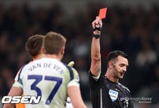 '어리석은 다이렉트 퇴장' 반 더 벤, 충격 평점 2점..."완전히 어처구니없는 장면"