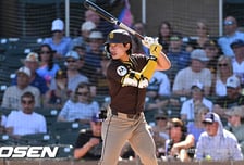 '홈런만 8방 터졌다' 송성문, 첫 홈런 터지자 폭죽처럼 한 이닝 12득점...SD, 28안타 8홈런 27점 대폭발하다