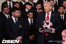 ‘전쟁 일으키고 백악관에 메시를 불러?’ 트럼프 대통령, 메시 정치적 이용했다 맹비난 받아