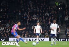 "마치 나이든 가족이 세상 떠나는 걸 지켜보는 느낌" 강등 위기 마주한 토트넘 팬들의 한탄과 절규