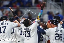 ‘진짜 미쳤다’ 네덜란드, 9회말 2아웃 2점 뒤졌는데…안타-2루타-끝내기 홈런, 김하성 동료가 영웅 되다