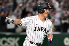 아리가또 요시다! 일본, 호주에 7회 짜릿한 역전 투런포 폭발…한국 마이애미행 희망 되살아나다