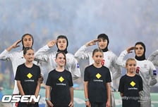 '한국전 침묵→호주전 거수경례' 이란 女 대표팀 생존 위협...선수협, '국제적 연대' 촉구 "강력한 지지와 연대"