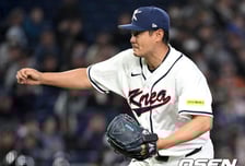 'ERA 0.00' 42세 최고령 투수가 대표팀 마당쇠라니, 사령탑도 극찬 “이래서 베테랑이 필요해” [오!쎈 인천공항]