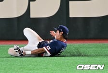 “조명탑 불빛에 타구가 들어갔다. 그냥 슬라이딩했다” 9회말 이정후의 슈퍼캐치, 정말 기적같은 호수비였다