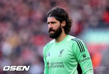 또또또또 부상! 리버풀 GK 알리송, 부상으로 UCL 경기 결장..."심각하지는 않아"