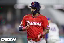 "그 이상 말할 수 없다" 후라도의 나라 '막장 하극상' 충격, 33세 감독이 만만했나…산책 주루하고 고함, 싸우려 대들다니