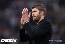 '정식 감독 아니면 탈락' 캐릭, AV전 맨유 지휘봉 걸렸다.. 데 제르비-엔리케도 관심