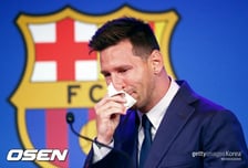 "라포르타가 메시 복귀 막았다!" 깜짝 폭로에도 콧방귀..."뭐라는지 이해할 수가 없어" 차비 주장에 정면 반박