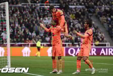 '야말 극장 PK골' 바르셀로나, 뉴캐슬 원정서 1-1 무승부...승부는 2차전으로