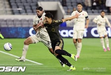 '손흥민 꽁꽁' LAFC, 역습에 당했다...알라후엘렌세에 0-1 뒤진 채 전반 마무리 [전반 종료]