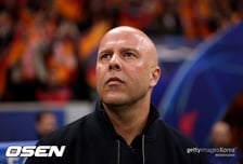 “이스탄불의 악몽! 나쁜 데자뷔!” 슬롯의 리버풀, 갈라타사라이 원정서 충격패… 지옥의 분위기에 ‘침몰’