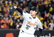 '⅓이닝 5실점→충격의 2군행' 한화 조동욱 "살면서 5연타는 처음…미리 맞았다고 긍정적으로 생각했다"