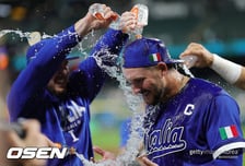 '미쳤다, 홈런-홈런-홈런' 伊 4번타자, 최초 1경기 3홈런 대폭발...'감독 착각→탈락 위기' 미국을 구했다