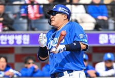 '악' 최형우, 첫 타석부터 공 맞고 교체라니…왕옌청 커브 팔꿈치 직격 "현재 아이싱 중" [오!쎈 대전]