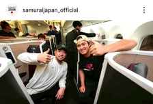 “수학여행 왔냐?” 오타니·스즈키 전세기 인증샷…팬들 반응 폭발 [WBC]