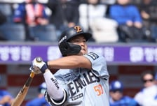 '반갑다 강백호!' 이적 후 처음으로 몬스터월 넘겼다…삼성 우승현 상대 솔로포 폭발 [오!쎈 대전]