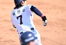 박찬호 동점타→박지훈 쐐기포! 두산, 키움 8-1 완파…10승 외인은 4이닝 1실점