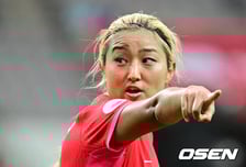 '중국은 프라다 단복' 논란 조소현, 이번엔 '유럽 702억 VS 아시아 27억' 게시물로 '시선집중'