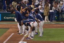 ‘10점 차 콜드패’에도 팬 향해 인사…한국 대표팀 행동에 세계 찬사 "마지막 장면은 결과 이상의 의미" [WBC]