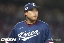 "6시반 알람 맞춰 일어났는데…” 충격의 0-10 콜드패. 김태형 "국대는 스트레스다", 염경엽 “지더라도 잘 지고 와야 하는데"