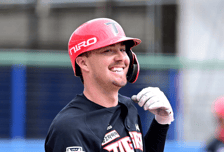 캡틴은 한우 쏘고 팬들은 열정응원...잘치고 잘잡고 웃음 찾은 데일 "WBC 힘들었지만 큰 힘을 얻었다" [오!쎈 광주]