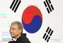 “내가 토트넘 구원투수?” 클린스만, 강등 위기 친정팀 감독직 ‘셀프 추천’… “전술 천재 필요 없어, 투지만 있으면 돼” 황당 주장