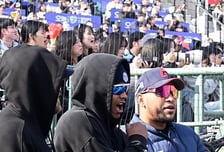 롯데 로드리게스, 초조하게 지켜보던 팀 승리에 환호 [O! SPORTS 숏폼]