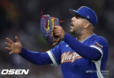 KBO 22승 투수, 결승행 운명 걸린 日전 등판…오타니 삼진 잡고 위기 탈출! 2⅓이닝 KKK