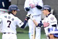 '이건 귀하네요' 정수빈 박찬호 나란히 홈런 펑펑! 두산, 삼성 8-2 제압하고 전날 패배 설욕