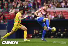 “가족 걸고 맹세한다!” ‘성기 꼬집기’ 퇴장 압카르의 항변… “배 만지려다 실수, 축구에선 흔한 일” 황당 해명 폭발