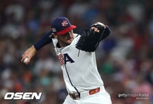 '만장일치 사이영상' 스킨스, 14홈런 51득점 '미친 화력' 도미니카와 정면승부…핵타선 잠재우고 미국 결승 이끌까 [WBC]