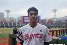 ‘160km’ 확 달라진 롯데 파이어볼러, 세이브 1위다. 왜 “매일매일 불안감을 안고 던진다” 했을까