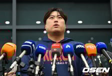 '국가대표 은퇴' 류현진, 후배들 향한 조언 "나도 구속 빠르지 않아. 국제대회서 통할 수 있도록 자신이 잘 하는거 알아야" [일문일답]