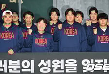 호주 잡고 17년 만의 1R 통과…류지현 감독, "감격에 겨워서 눈물. 인생 경기였다"