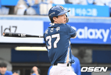 "감독님, 제가 센터볼게요"  NC 48억 빈자리 100억 베테랑이 메운다...박건우 중견수 자청, 고민해결 호부지 흐뭇 [오!쎈 창원]