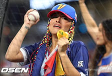‘스시 먹더니 피자까지’ 베네수엘라 팬들 또 난리났다 [WBC]