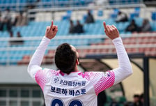 보르하 바스톤 결승골… 파주 역사적 첫 승, 하늘의 친구에게 바친 세레모니