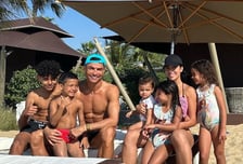 "사우디 복귀 계획 없다?".. '마지막 월드컵 앞둔' 호날두, 가족들과 마드리드 잔류하나