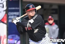LG 떠난 50억 FA 앞에서 ‘홈런-홈런’…LG 잠실 빅보이 시범경기 홈런 1위, 김현수 빈 자리 걱정없다