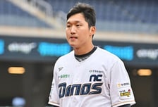 132억 좌완 연봉 미스터리, 작년 고작 4G 던졌는데 연봉 1억→9억이라니...9억 걸맞은 건강 입증할까