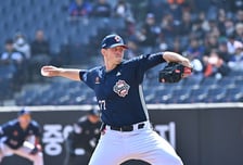"이닝 당 3개, 투구수 조금만 줄여줬으면"…6년 만에 돌아온 에이스, ‘어린왕자’는 왜 아직 신중할까 [오!쎈 부산]