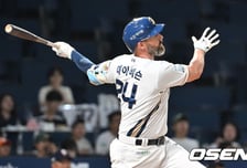 대박! 집에 피칭 머신 설치해 놓고 타격 훈련까지...NC 데이비슨의 성공 의지는 진심이다 [오!쎈 창원]